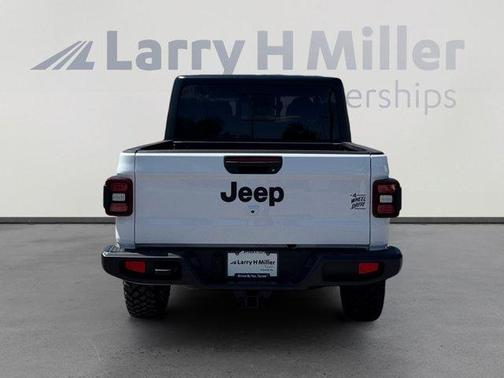 Bright White Clearcoat 2026 Jeep Gladiator Sport