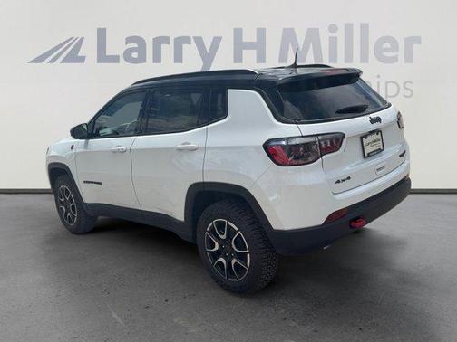Bright White Clearcoat 2026 Jeep Compass Trailhawk