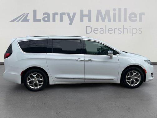 Bright White Clearcoat 2018 Chrysler Pacifica Limited