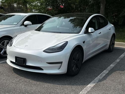 Pearl White Multi-Coat 2023 Tesla Model 3 Long Range