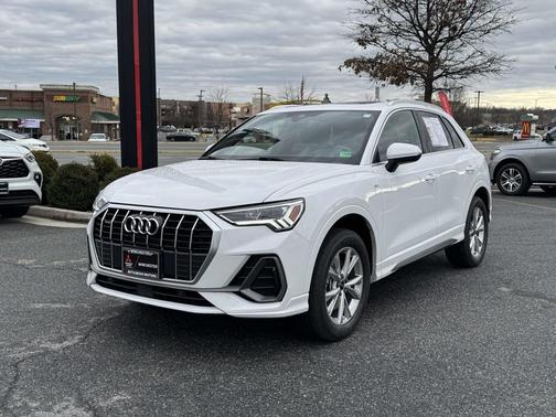 2025 Audi Q3 Premium 45 TFSI S line quattro Tiptronic