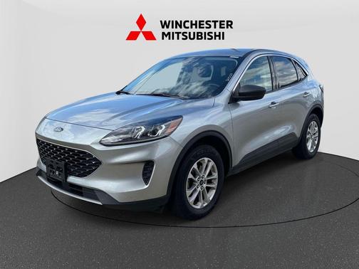 Iconic Silver Metallic 2022 Ford Escape SE