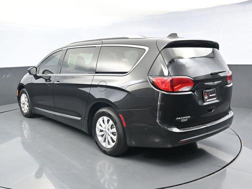 2018 Chrysler Pacifica Touring-L