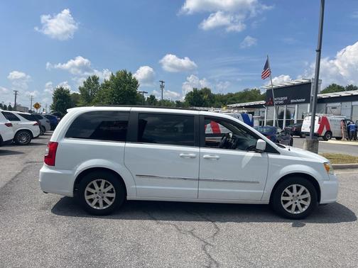 2016 Chrysler Town & Country Touring
