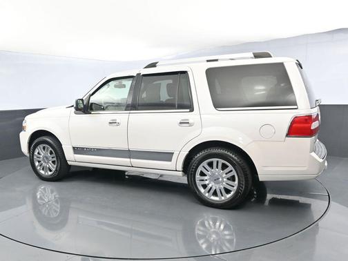 2014 Lincoln Navigator Base