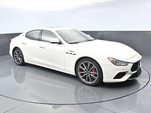 2022 Maserati Ghibli Modena Q4