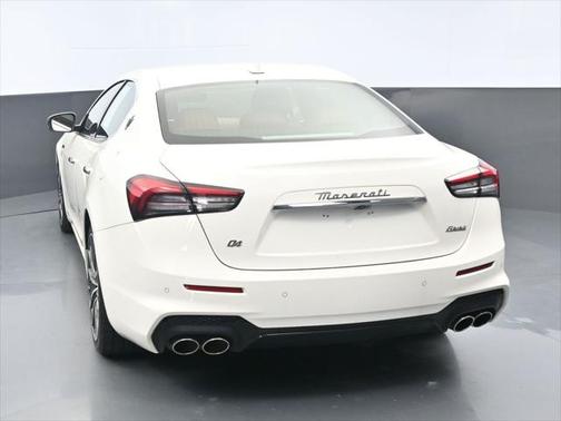 2022 Maserati Ghibli Modena Q4