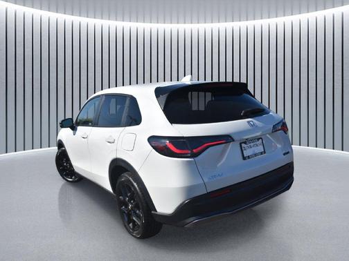 White 2024 Honda HR-V Sport
