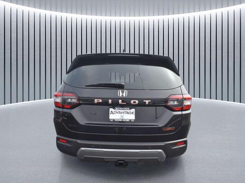 Crystal Black Pearl 2026 Honda Pilot TrailSport