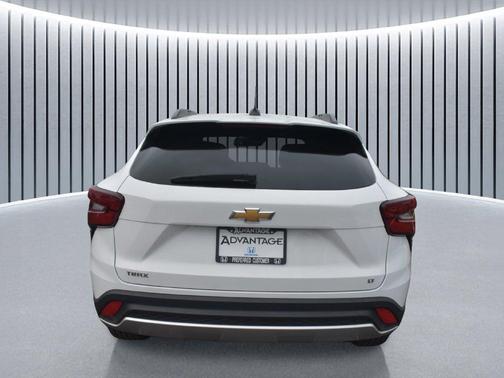 Summit White 2025 Chevrolet Trax LT