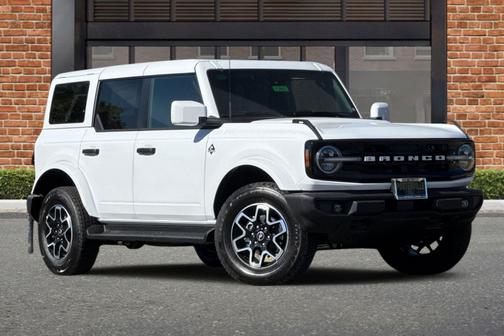 Oxford White 2026 Ford Bronco Outer Banks