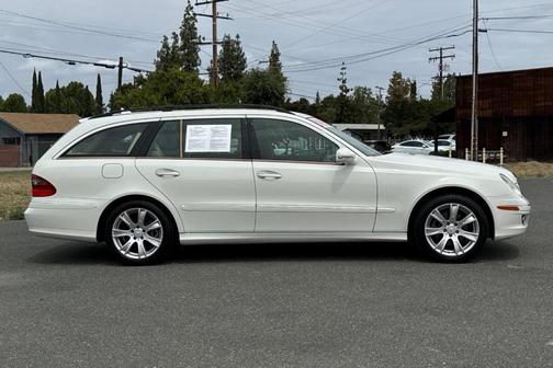 Arctic White 2009 Mercedes-Benz E-Class E 350 4MATIC