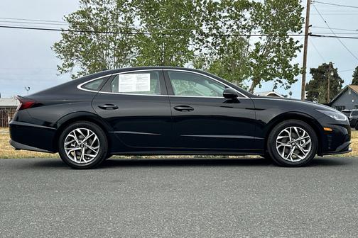 Phantom Black 2022 Hyundai SONATA SEL