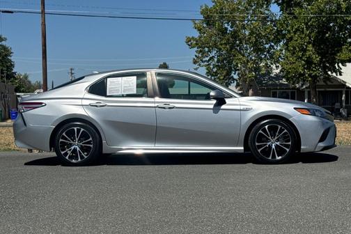 Celestial Silver Metallic 2020 Toyota Camry Hybrid SE