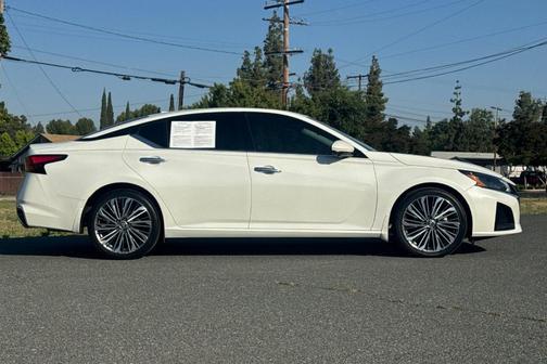White 2023 Nissan Altima 2.5 SL
