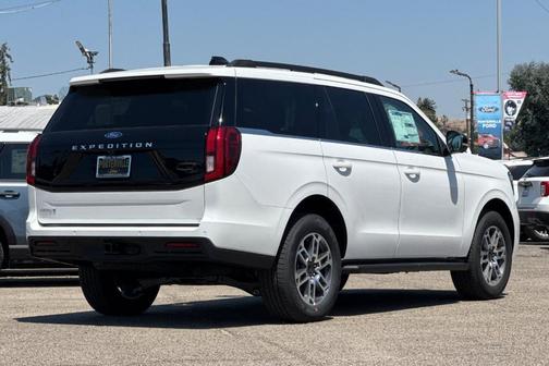 Star White 2026 Ford Expedition Active