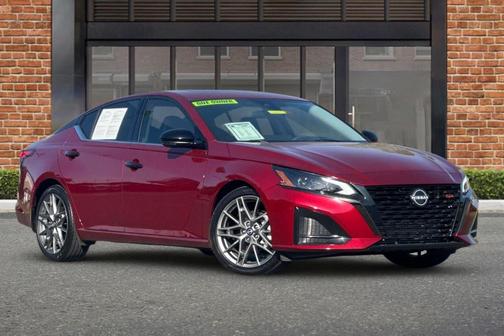 Scarlet Ember 2023 Nissan Altima 2.0 SR