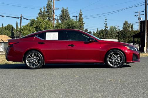 Scarlet Ember 2023 Nissan Altima 2.0 SR