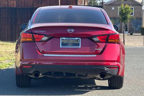 Scarlet Ember 2023 Nissan Altima 2.0 SR