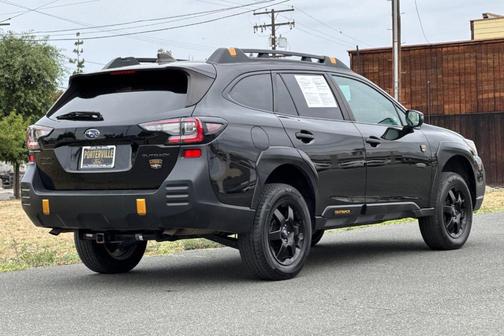 Crystal Black Silica 2022 Subaru Outback Wilderness