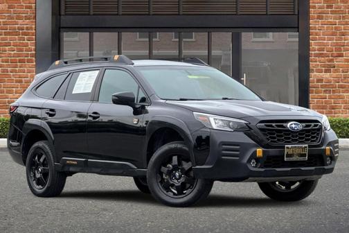 Crystal Black Silica 2022 Subaru Outback Wilderness