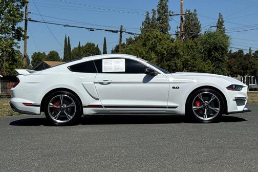 Oxford White 2022 Ford Mustang GT Premium