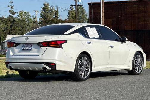 White 2023 Nissan Altima 2.5 SL