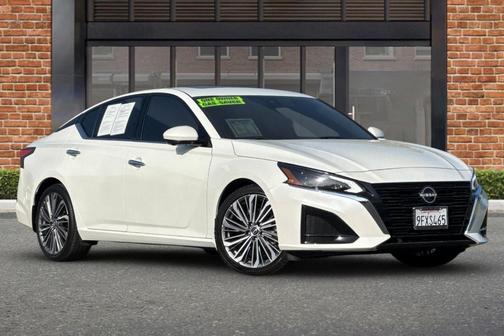White 2023 Nissan Altima 2.5 SL