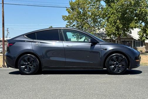 Stealth Gray 2024 Tesla Model Y Long Range