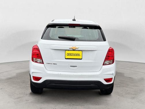 Summit White 2018 Chevrolet Trax LS