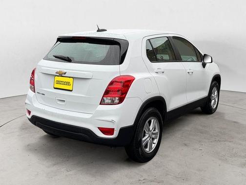 Summit White 2018 Chevrolet Trax LS