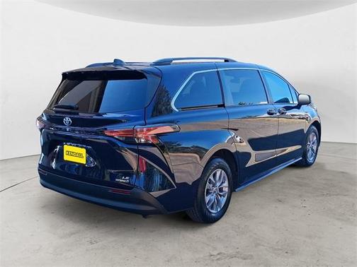 2022 Toyota Sienna LE