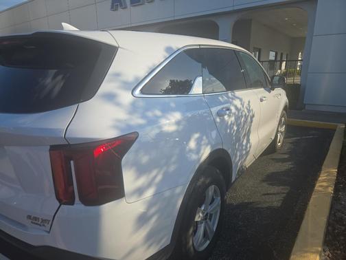 2025 Kia Sorento LX