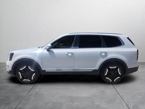 Glacial White Pearl 2024 Kia Telluride S