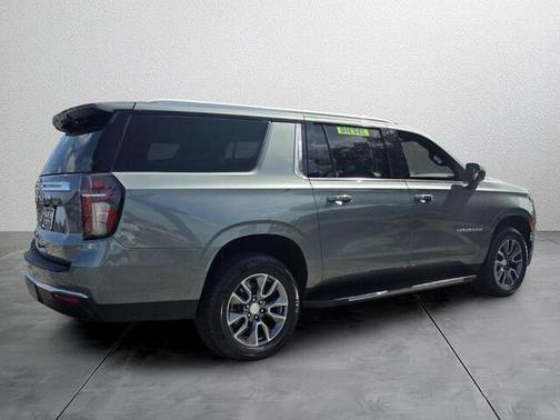 2023 Chevrolet Suburban LT