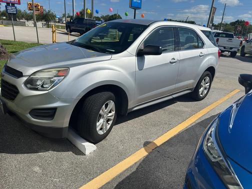 Silver Ice Metallic 2017 Chevrolet Equinox LS