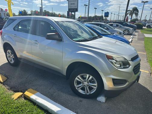 Silver Ice Metallic 2017 Chevrolet Equinox LS