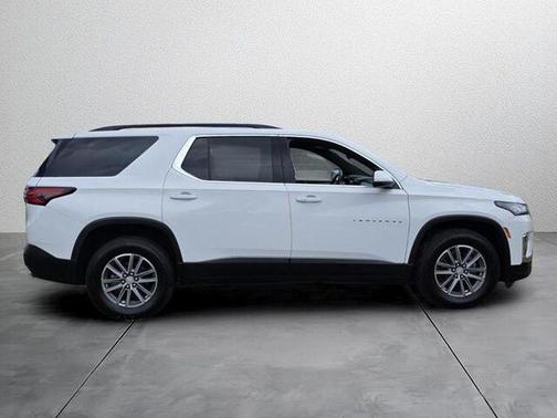 Summit White 2023 Chevrolet Traverse LT Leather