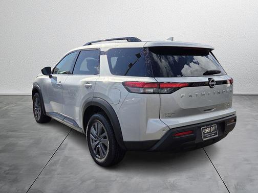 2024 Nissan Pathfinder SV FWD