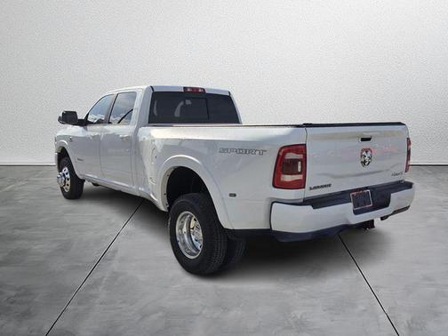 2022 RAM 3500 Laramie Crew Cab 4x4 8' Box