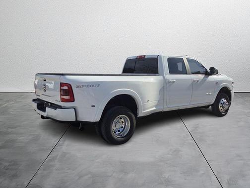 2022 RAM 3500 Laramie Crew Cab 4x4 8' Box