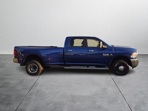 2017 RAM 3500 SLT Crew Cab 4x4 8' Box