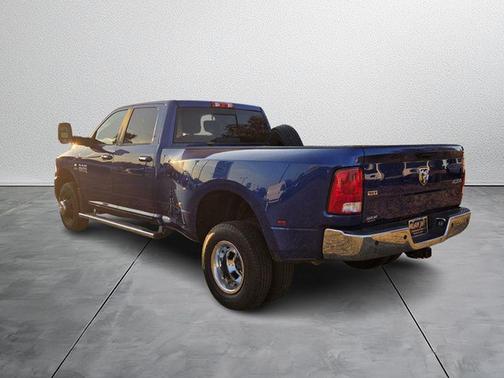 2017 RAM 3500 SLT Crew Cab 4x4 8' Box