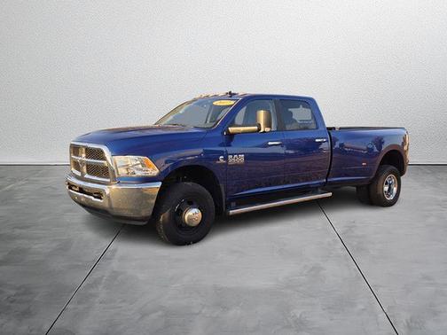 2017 RAM 3500 SLT Crew Cab 4x4 8' Box
