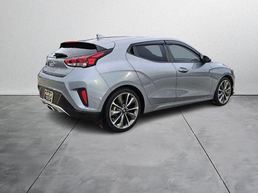 2021 Hyundai Veloster 2