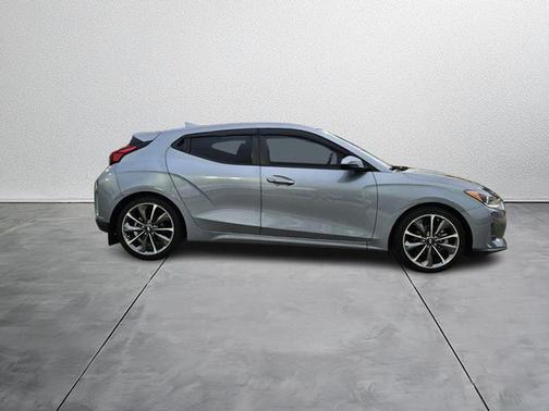 2021 Hyundai Veloster 2