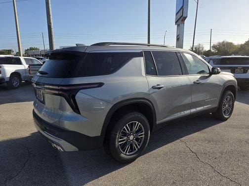 Sterling Gray Metallic 2026 Chevrolet Traverse LT