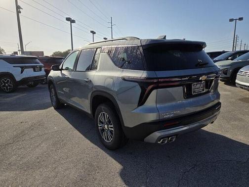 Sterling Gray Metallic 2026 Chevrolet Traverse LT