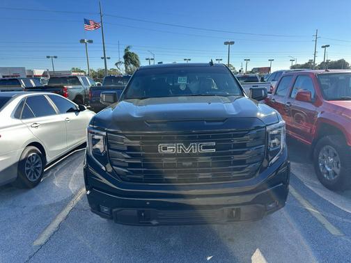 2025 GMC Sierra 1500 Elevation