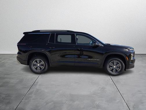 Mosaic Black Metallic 2026 Chevrolet Traverse LT